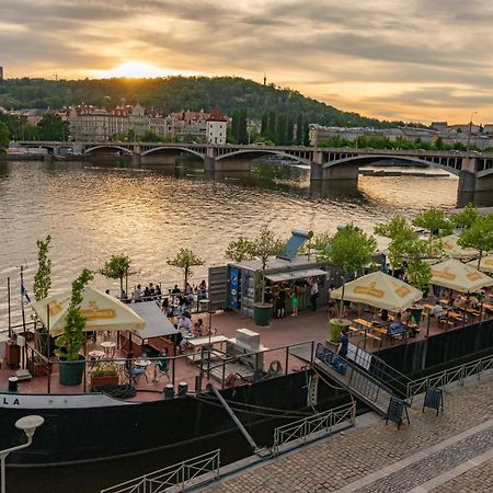 Helen Homestay Vysehrad Прага Экстерьер фото