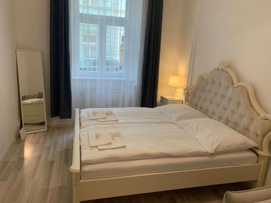 Helen Homestay Vysehrad Прага Экстерьер фото