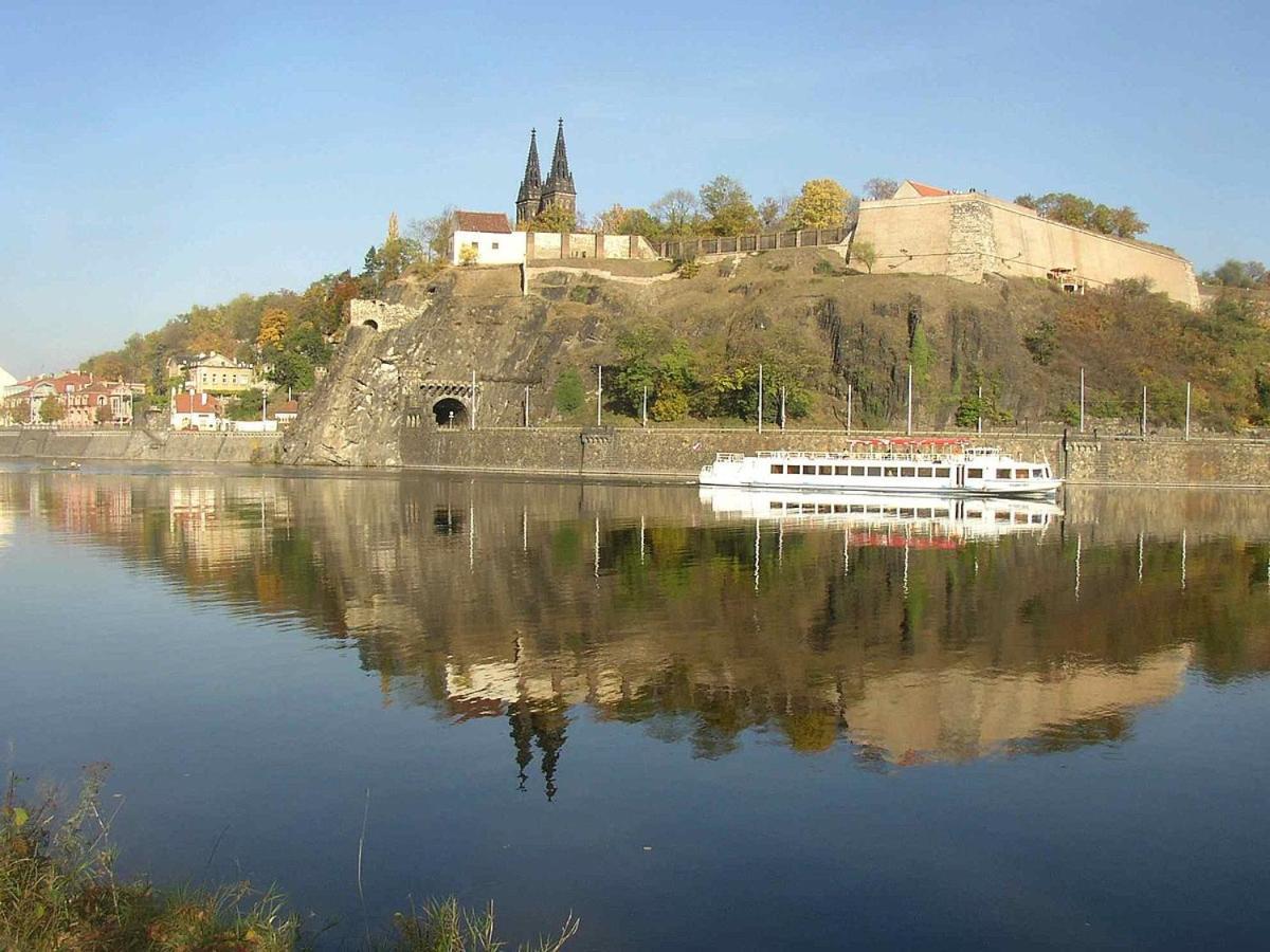 Helen Homestay Vysehrad Прага Экстерьер фото