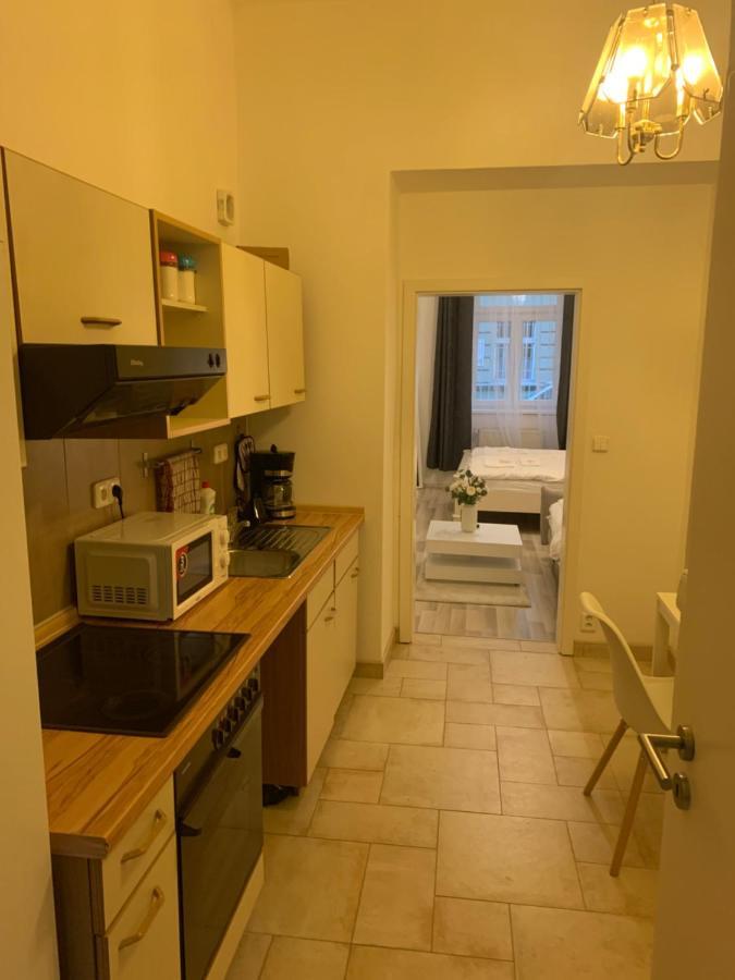 Helen Homestay Vysehrad Прага Экстерьер фото